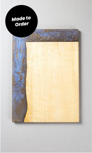 Plateau de service rustique en bois d'acacia et résine, fait main, durable, planche à découper pour charcuterie, fromages, pains artisanaux, fruits - Product Image 4
