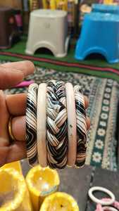 Juego de Brazaletes de Perlas de Imitación Rojas Lac con Rayas Blancas Doradas, Centro Trenzado, Joyería Étnica India Tradicional Vintage para Bodas - Product Image 5