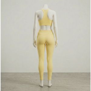 Ensemble de vêtements de sport pour femmes en deux pièces, soutien-gorge de sport respirant et short de yoga taille haute ajusté avec logo sur le devant - Product Image 5