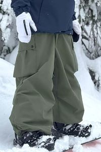Pantalon de ski unisexe imperméable en matière synthétique isolante avec poches cargo et fermeture à boutons gris - Product Image 2