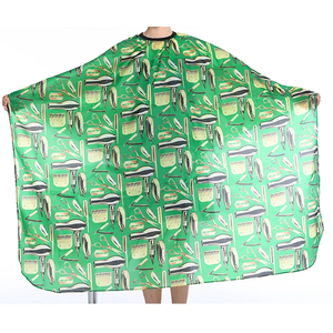 Cape de Coiffure Professionnelle Confortable et Personnalisable en Pongee 100% Polyester Anti-Adhérent pour Salon de Coiffure – Outil de Barbier Imprimé - Product Image 4