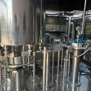 Máquina Automática de Llenado de Líquidos de Alta Velocidad (40 BPM) de Acero Inoxidable para Jugos, Leche y Cerveza, Eléctrica 220V, 1 Año de Garantía, para Envases de PET, Plástico y Vidrio - Product Image 1