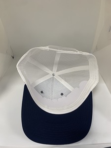 Gorra Trucker Premium de 6 Paneles con Visera Curva de Perfil Medio, Logotipo de Cuero Marrón, Cierre Ajustable con Broche, Unisex, Estilo Casual - Product Image 4