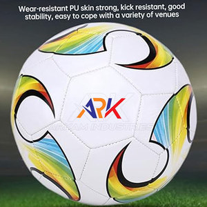 Ballon hybride au design classique, texture lisse, matériau durable, idéal pour les entraînements et les matchs. - Product Image 4