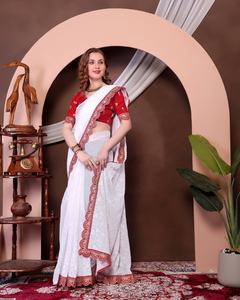 ผ้าซารีโบลลีวูดแบบชิคันการีเนื้อหนา ประดับด้วยดิ้นซารีและเลื่อม แต่งขอบสีแดงสดแบบโดดเด่น เหมาะสำหรับงานแต่งงาน งานปาร์ตี้ ซักได้ เนื้อผ้านุ่มสำหรับผู้หญิง - Product Image 1