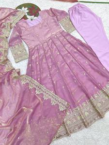 Salwar Kameez brodé rouge vin pour femmes avec dupatta |   Robe longue de créateur |   Tenue de mariage indienne sans plis, protection solaire - Product Image 5