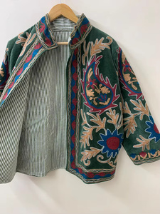 Chaqueta Bomber Suzani Tejida a Mano en Jaipur, India, Bordado a Mano, 100% Algodón, Estilo Étnico para Mujer, Otoño/Invierno - Product Image 3