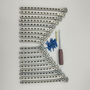 Placas de bloqueo para fémur distal (5-13H) con tornillos de bloqueo de 5 mm en titanio grado 5 - Product Image 1