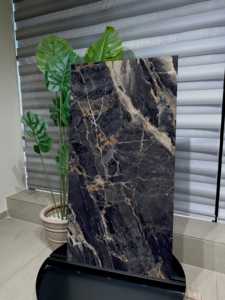Calypso Golden Dark – Baldosa de Porcelana de Lujo con Aspecto de Mármol Oscuro - Product Image 2