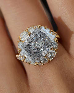 Découvrez l'élégance intemporelle avec nos bijoux de luxe en or 18 carats, fabriqués avec précision et brillance certifiés. - Product Image 2