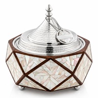 Casserole traditionnelle en laiton doré avec couvercle, design rond en métal, durable, lavage à la main uniquement, plat à gratin gravé