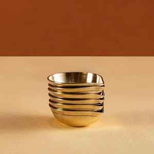 Elegante Lámpara Diya de Latón, Lámpara India Tradicional para Decoración del Hogar, Diya de Latón Hecha a Mano, un Símbolo de Luz y Prosperidad - Product Image 4