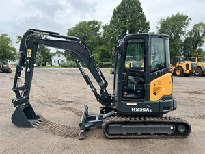 Miniexcavadora de 3.5 Toneladas HX35Az con Giro Cero de Cola, Totalmente Hidráulica, Compacta para Construcción y Agricultura - Product Image 1