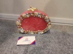 Pochette en résine faite à la main de haute qualité, artisanat exquis et design nouvelle génération, ornée de cristaux avec une poignée élégante - Product Image 2