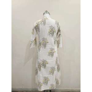 Vestido Maxi Floral Blanco Llamativo para Mujer, Vestido Casual con Cuello en V, Vestido Estampado de Algodón Estilo Boho, Proveedor de Vestidos de Moda - Product Image 4