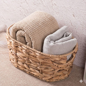 Cesta ovalada tejida de hierba marina - Product Image 3