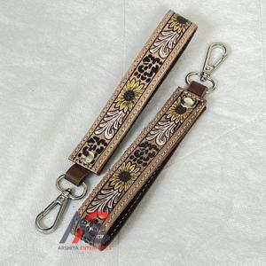 March Expo 2026 Porte-clés en cuir de vachette fait main style western avec dragonne personnalisée - Accessoire cadeau pour cowgirl - Product Image 1