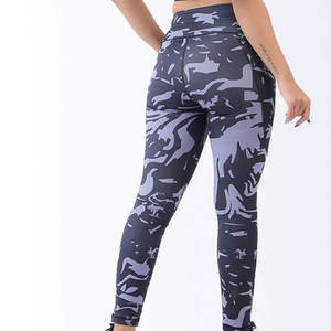 Leggings Deportivos de Cintura Media para Mujer, Alta Calidad, Diferentes Tallas, Hechos en Pakistán, Spandex con Encaje y Logotipo, Largo hasta la Rodilla - Product Image 3
