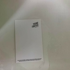 Photocard Coleccionable Limitada y Rara de Jin Seokjin del Álbum Especial de BTS Young Forever Dope - Product Image 2