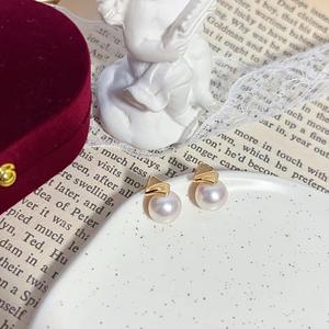 Boucles d'oreilles simples et élégantes pour femmes, perle d'eau douce 8-9 mm, magnifiques boucles d'oreilles en forme de diamant, collier blanc Mantou - Product Image 1