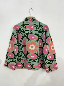 Chaqueta Bordada Floral Suzani Hecha a Mano, Chaqueta Corta Boho de Algodón Verde para Mujer con Patrón Étnico Rosa - Product Image 5