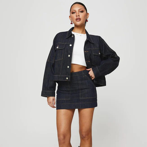 Veste en jean bleu déchiré pour femmes grandes tailles, avec plusieurs poches, manches longues, style vintage et détails en perles - Product Image 2