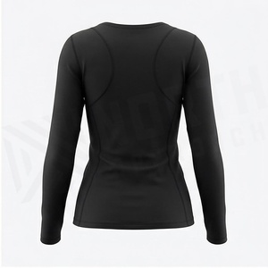 เสื้อโยคะแขนยาวคอวีสีดำล้วนสำหรับผู้หญิง ยี่ห้อ North Approach ผลิตจากโพลีเอสเตอร์ ระบายเหงื่อได้ดี เหมาะสำหรับเล่นกีฬา - Product Image 2