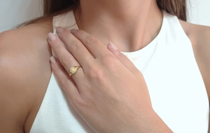 Bagues personnalisées en or massif 14 carats avec diamant de laboratoire, bague initiale gravée, bague monogramme, cadeau pour maman - Product Image 6