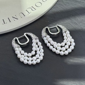 Boucles d'oreilles pendantes en perles multi-couches imitation rétro française 2025, nouveau style populaire pour la mode automne-hiver - Product Image 5