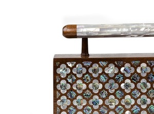 Pochette de soirée de luxe en mosaïque de nacre faite à la main avec chaîne d'épaule - Product Image 3