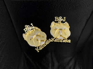 Pendentif personnalisé en alliage plaqué or avec diamants CZ étincelants pour la rue - Product Image 2