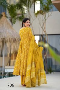 Nuevo Conjunto de Salwar Kameez de Diseñador de 3 Piezas con Estampado Hermoso y Dupatta, Muselina Pura con Estampado Digital, Ropa Formal para el Trabajo - Product Image 3