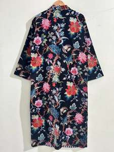 Kimono de terciopelo hecho a mano con estampado floral negro, estilo bohemio. - Product Image 6