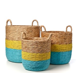 Panier en jacinthe d'eau tressé à la main, durable, style vintage, avec détails jaunes et bleus - Product Image 2