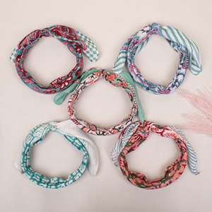Pañuelo Bandana Cuadrado de Algodón de Alta Calidad con Diseño Paisley Multicolor, Pañuelo con Estampado Floral Multicolor, para Uso Casual y de Viaje - Product Image 3