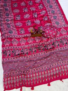 Sari de satén japonés con estampado Ajarakh de diseñador, con trabajo de espejo real y latkan, y blusa de satén japonés sin coser. - Product Image 6