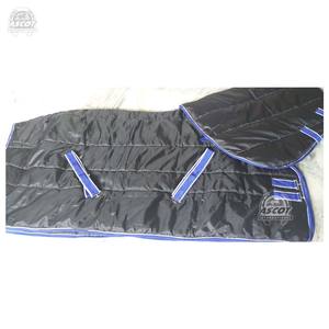 Ventes en gros de couvertures imperméables pour chevaux 600D Ripstop, complètes avec capuche, sangles pour les jambes et sangle transversale, couvertures d'hiver pour chevaux - Product Image 6