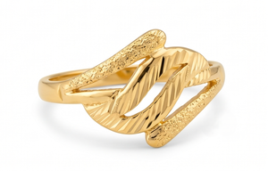 DIVYORO Anillo clásico texturizado abstracto chapado en oro de 22 quilates para hombre - Product Image 1