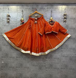 Conjunto de Chaniya Choli de Seda Premium con Bordado de Lentejuelas y Forro Pesado, Traje Étnico Festivo para Navratri - Product Image 1