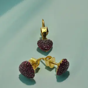 Conjunto de Lujo de Pendientes y Colgante de Granate en Forma de Corazón de Oro de 18k, Elegante Juego de Joyería Romántica con Incrustaciones de Gemas Rojas - Product Image 2