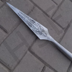Lance forgée à la main avec gravure celtique – Lance en acier de style viking – Lame médiévale – Décoration de collection - Product Image 3