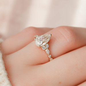 Anillo de Compromiso con Diamante Corte Pera, Oro Sólido de 9K, Engaste de Garras, Joyería Fina Romántica para Mujer - Product Image 5