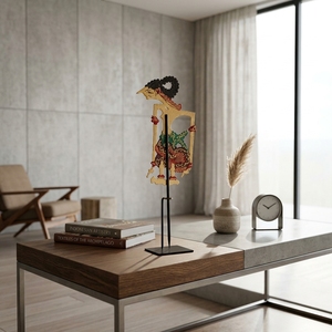 Support de marionnettes en cuir Wayang Kulit Raden Sadewa indonésien artisanal – Décoration de bureau, œuvre d'art culturelle traditionnelle - Product Image 6