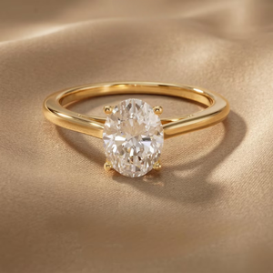 Anillo de compromiso solitario con diamante CVD cultivado en laboratorio, corte ovalado, color D-E, engaste catedral, oro amarillo laminado, diamantes certificados por IGI. - Product Image 1