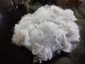 Vikohasan 15D fibra grapa de poliéster 3D no siliconizada 4D HD blanco reciclado edredón sofá cojín Material de relleno hilado de hormigón - Product Image 5