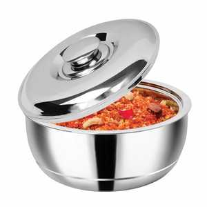 Plat de service en acier inoxydable de qualité supérieure, chauffe-plat en métal martelé avec base en bois et couvercle - Product Image 2