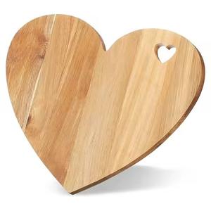 Planche à découper en bois massif finition naturelle pour la cuisine, idéale pour une utilisation quotidienne - Product Image 1