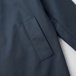 Abrigo largo con capucha en azul marino oscuro |   Chaqueta Impermeable Tipo Trench con Botones |   Impermeable Extra Grande Estilo Urbano |   Fabricante OEM Personalizado - Product Image 5