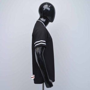 T-shirt noir à col en V pour homme Hypnotic, manches courtes, avec logo blanc imprimé, coupe classique, style jersey décontracté, avec design de logo personnalisé - Product Image 3