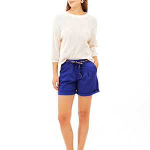 Shorts elegantes para mujer, confeccionados con tela de primera calidad para máxima comodidad, flexibilidad y un aspecto casual a la moda. - Product Image 1